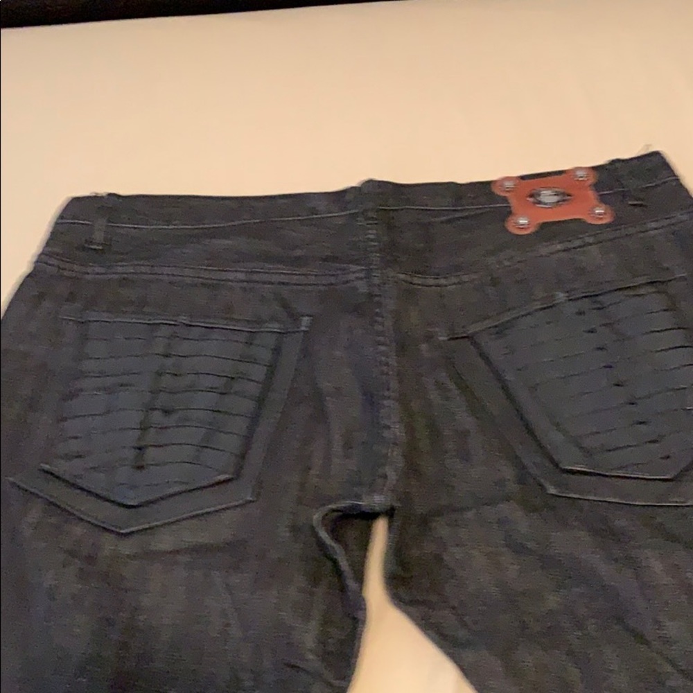 Jeans alligator pockets and trim